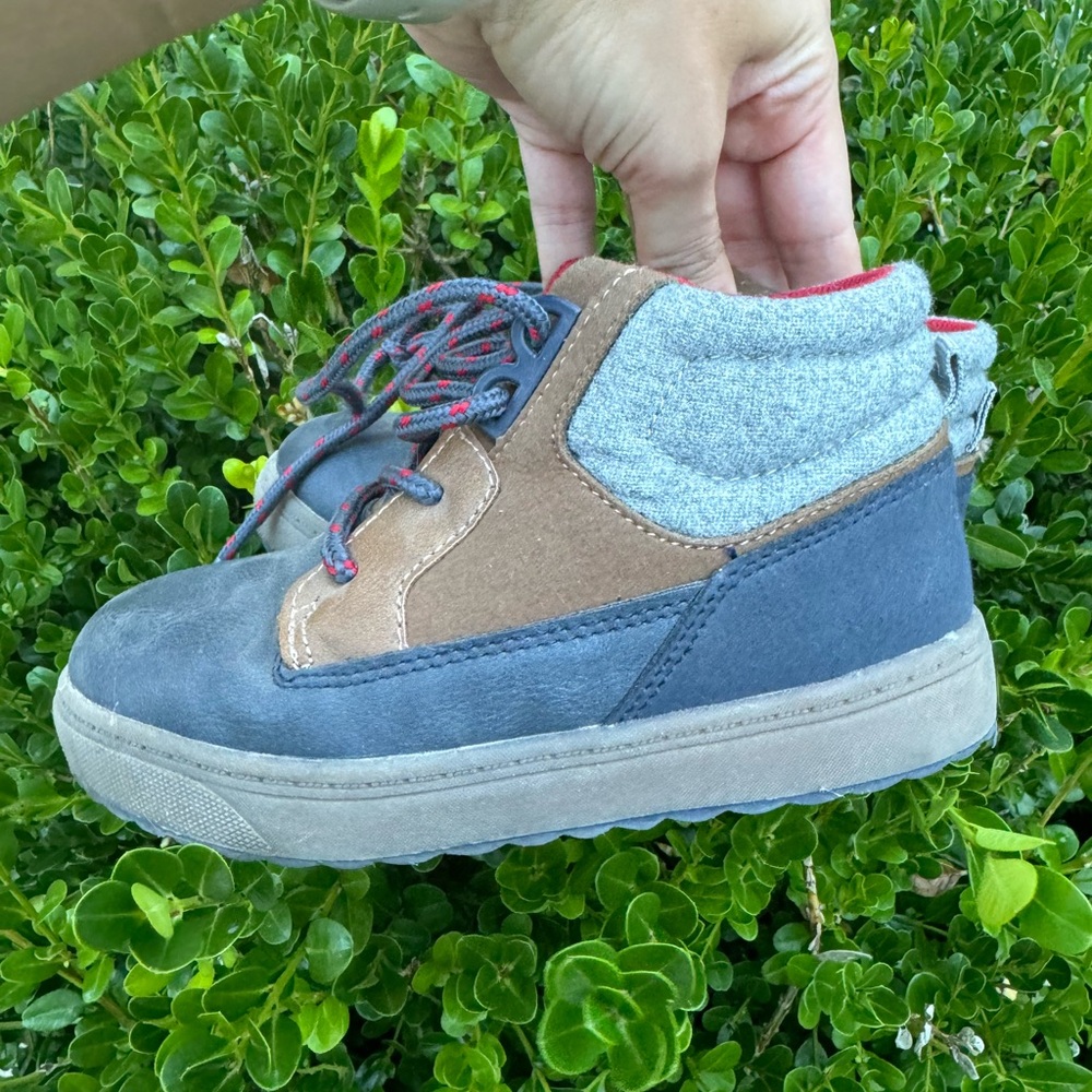 Kids size 11M Oshkosh shoes! Lightly used.